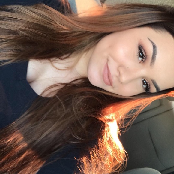 Thanks for stopping by! I’m Mikala✨👋 - Picture 2 of 3